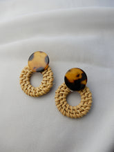 Load image into Gallery viewer, Wood thread earrings