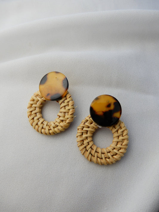Wood thread earrings