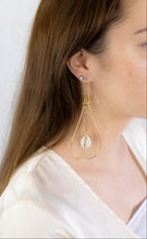 Load image into Gallery viewer, Gold Shell Earrings