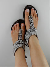 Load image into Gallery viewer, White Leather Sandals