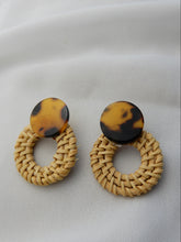 Load image into Gallery viewer, Wood thread earrings
