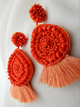 Load image into Gallery viewer, Bold Bead &amp; tasseled Earring
