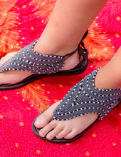 Load image into Gallery viewer, black and white sandal, hand beaded 
